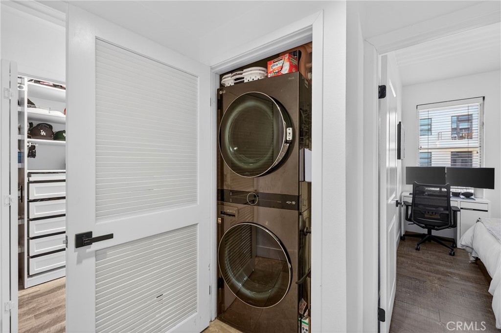150 The Promenade North, Unit 415 Long Beach, CA 90802 - Photo 20 of 46 a utility room with dryer and washer