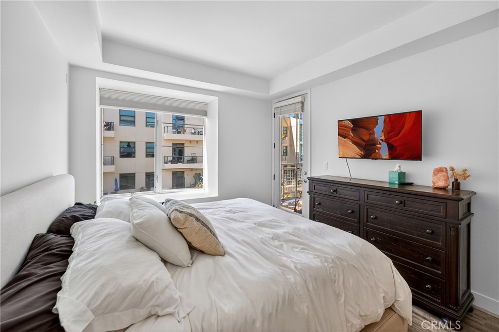 150 The Promenade North, Unit 415 Long Beach, CA 90802 - Photo 26 of 46 a bedroom with a bed and a flat screen tv