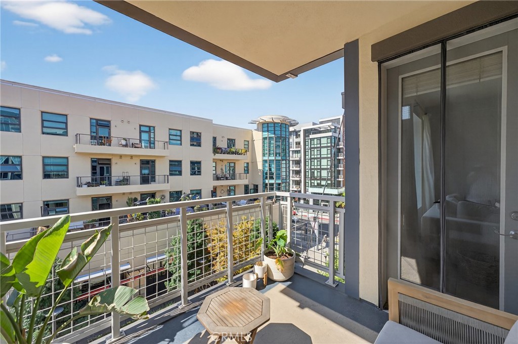150 The Promenade North, Unit 415 Long Beach, CA 90802 - Photo 43 of 46 a view of a balcony with chairs