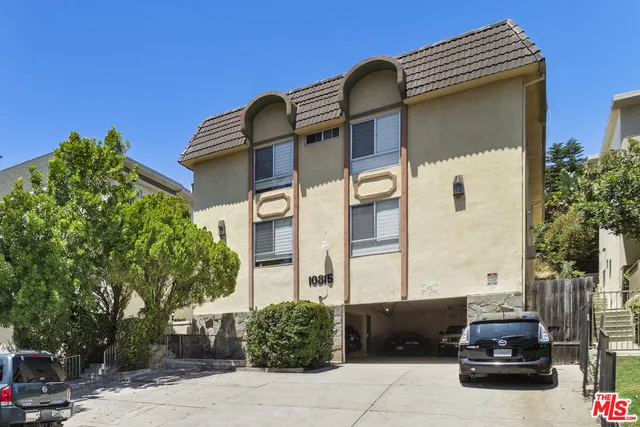$2,600 | 10815 Rose Avenue, Unit 2, Los Angeles, CA 90034