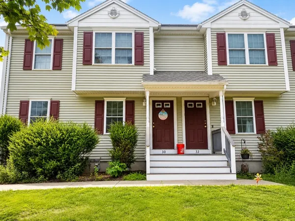 $2,450 | 30-32 Harriet Thayer Avenue, Unit 1, Attleboro, MA 02703
