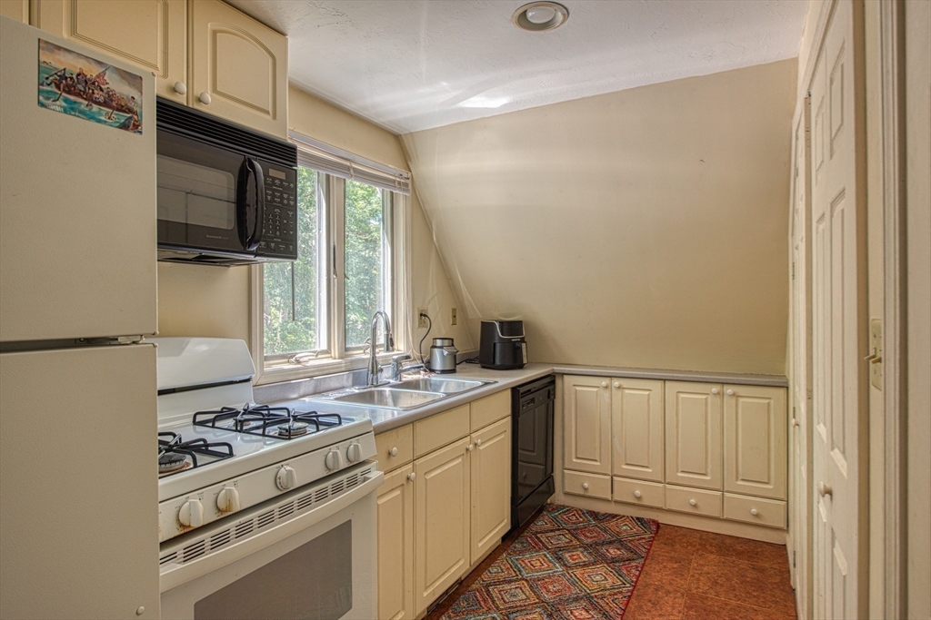 331 Mountain Street Sharon, MA 02067 - Photo 24 of 33