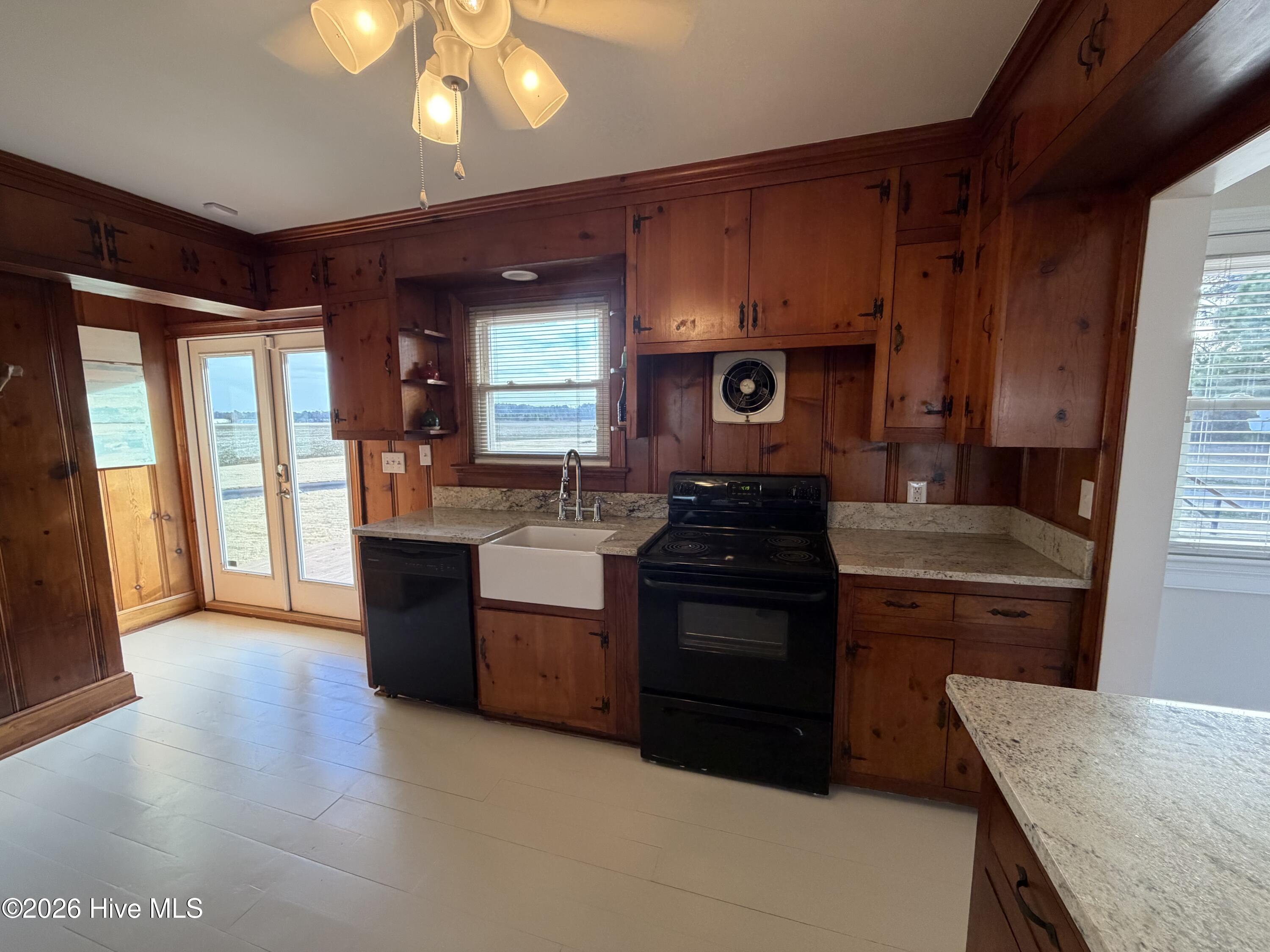 911 Cunningham Road Kinston, NC 28501 - Photo 6 of 33 IMG_9351 (1)