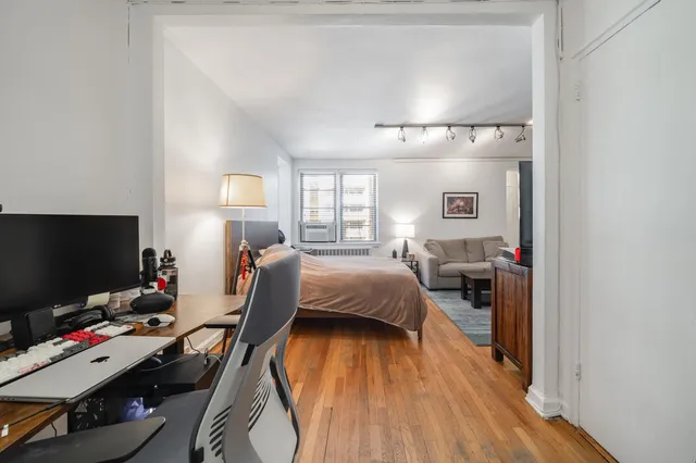 $399,000 | 50-54 East 8th Street, Unit 6L | Greenwich Village