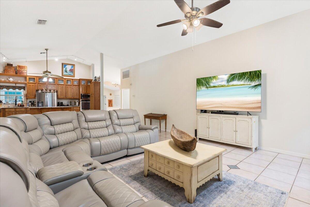 4429 Country Road Melbourne, FL 32934 - Photo 17 of 74 25-0B2A1224