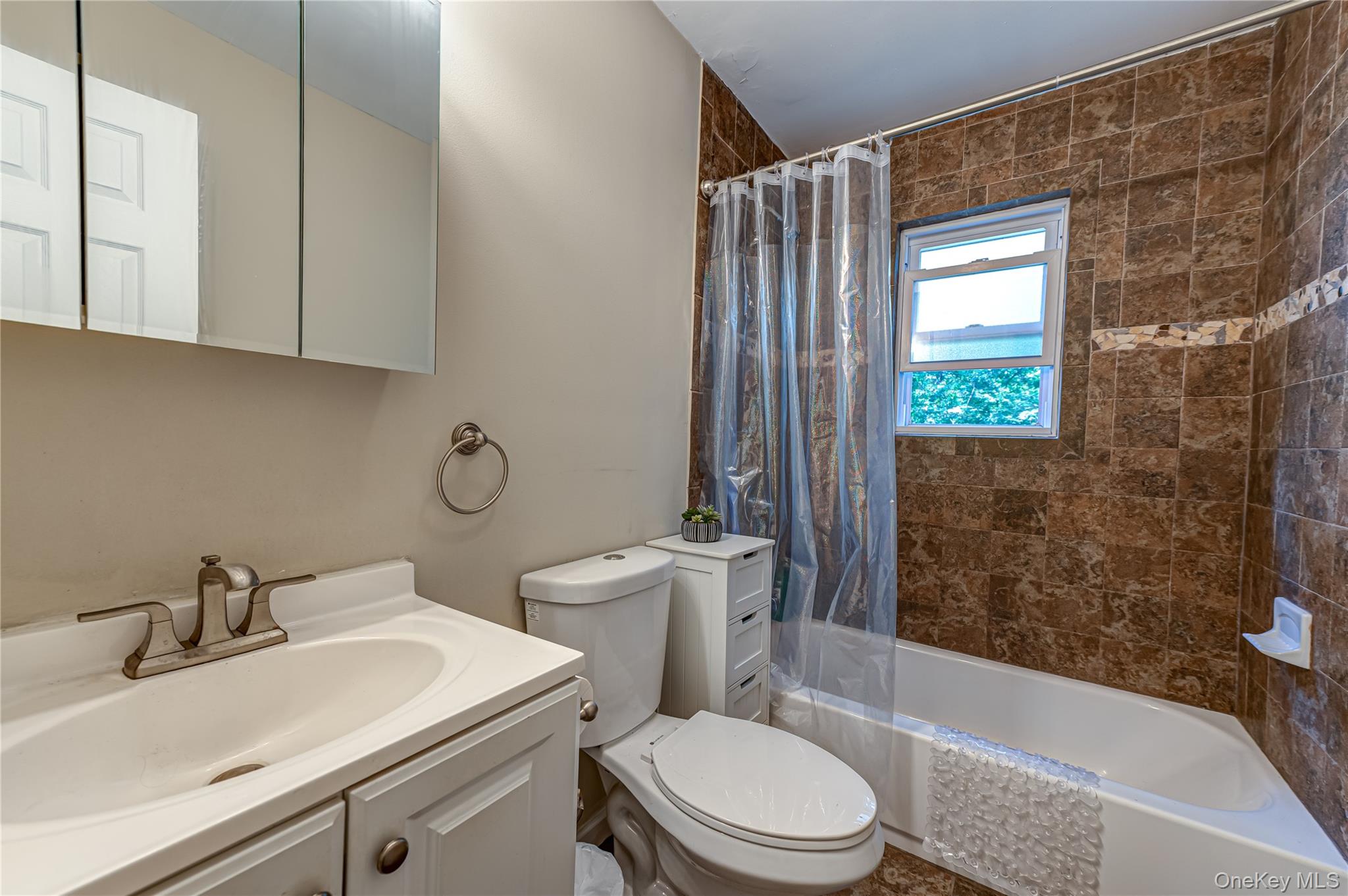 252 Oxhead Road Centereach, NY 11720 - Photo 11 of 18 Gallery Image 11