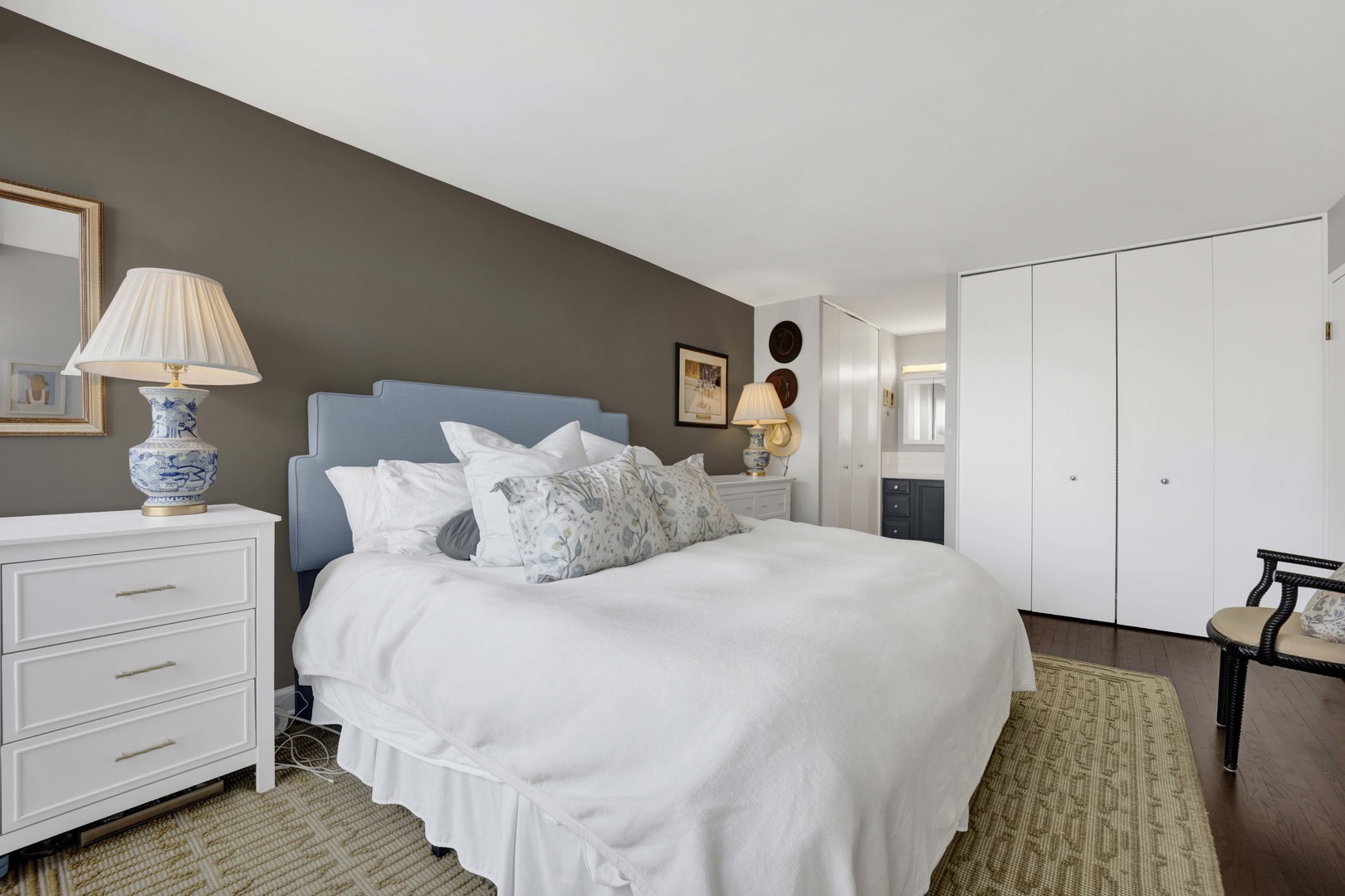 3150 North Sheridan Road, Unit 14A Chicago, IL 60657 - Photo 17 of 31 a bedroom with a bed and a lamp