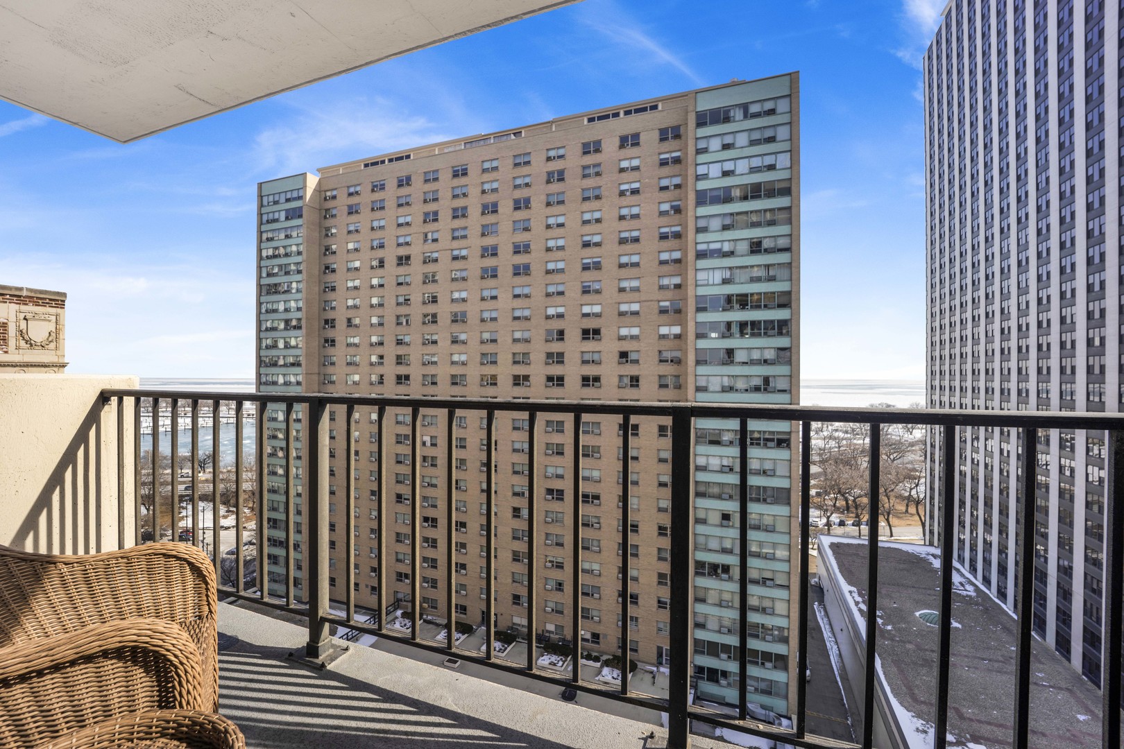 3150 North Sheridan Road, Unit 14A Chicago, IL 60657 - Photo 23 of 31 a view of a balcony