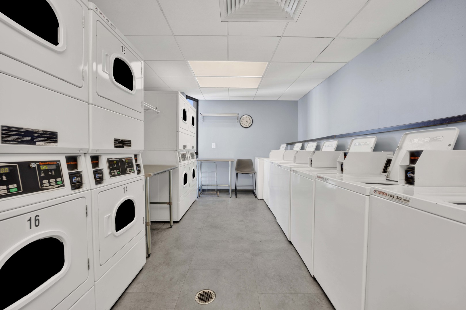 3150 North Sheridan Road, Unit 14A Chicago, IL 60657 - Photo 27 of 31 a view of washer and dryer with a kitchen