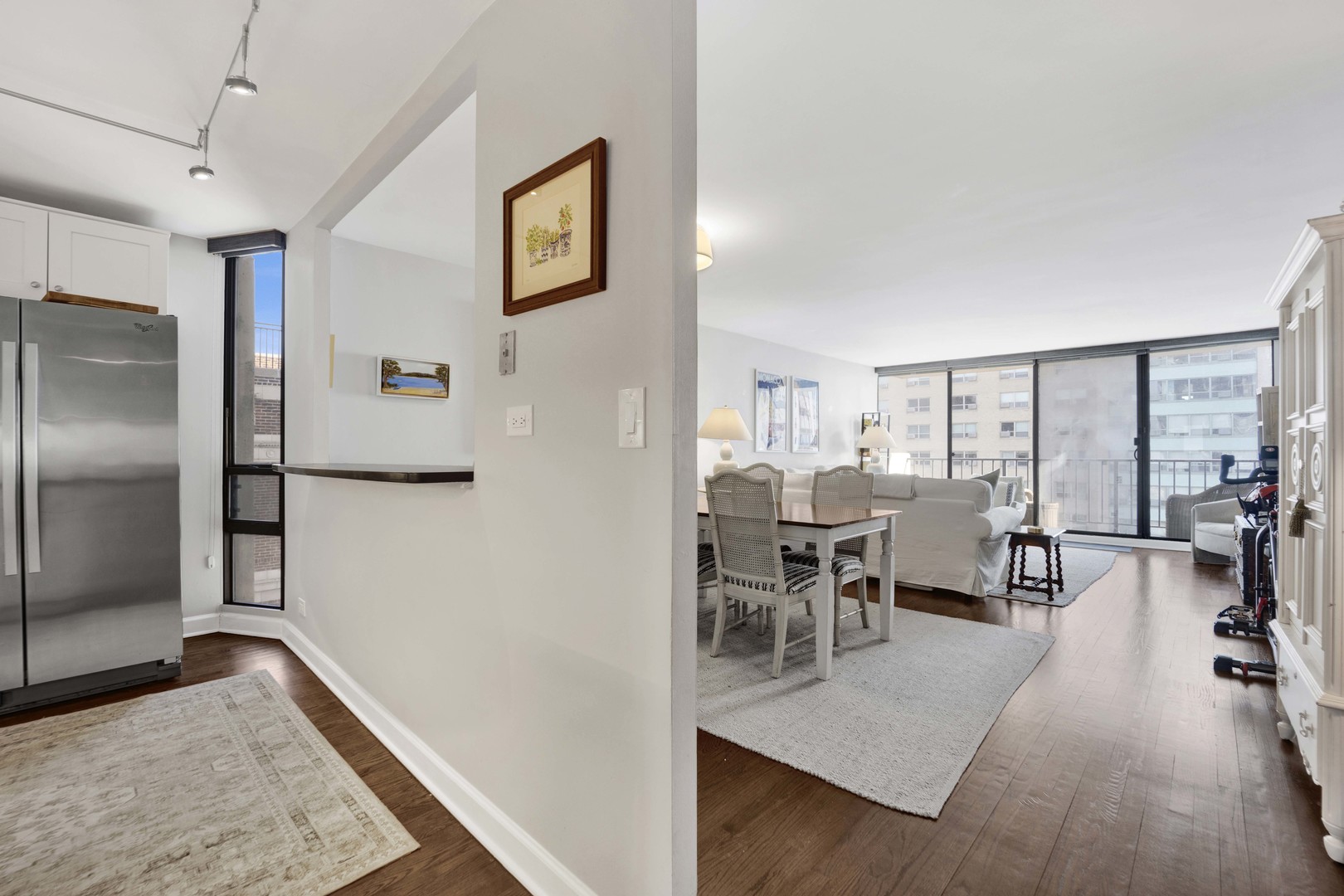 3150 North Sheridan Road, Unit 14A Chicago, IL 60657 - Photo 6 of 31 a view of a dining room with furniture