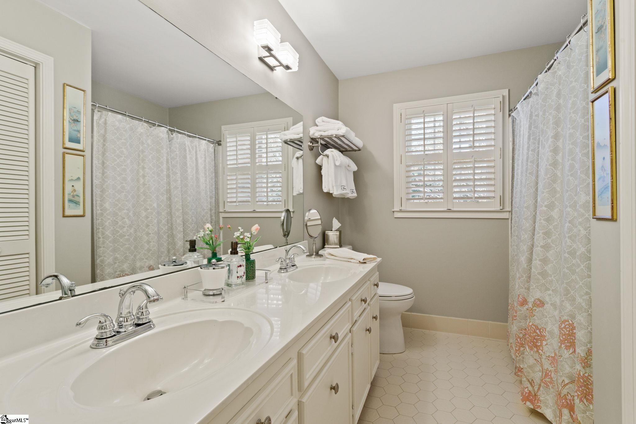 105 West Shallowstone Road Greer, SC 29650 - Photo 29 of 36 Gallery Image 29