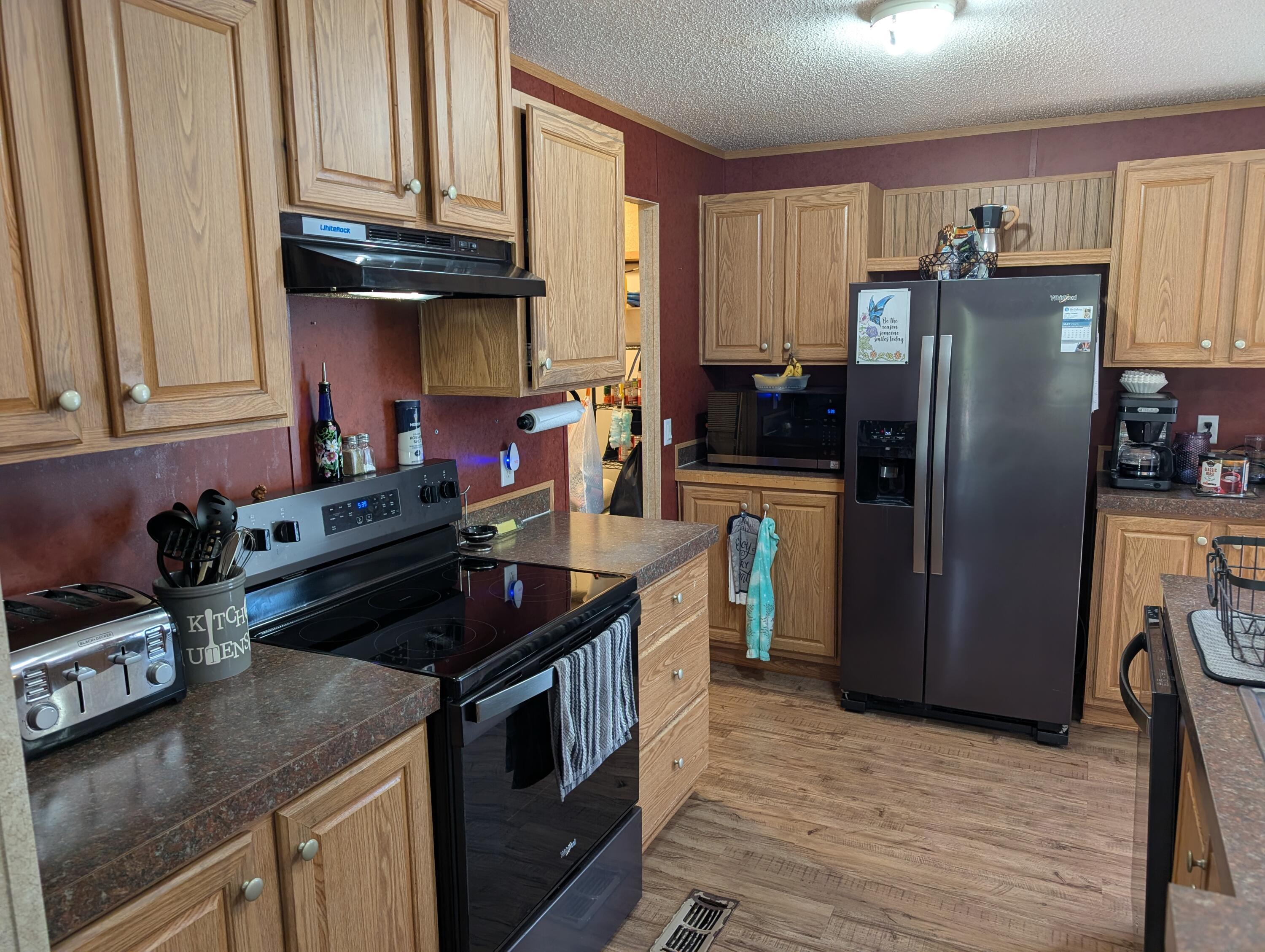 626 West River Road Muskegon, MI 49445 - Photo 13 of 28 River kitchen 2