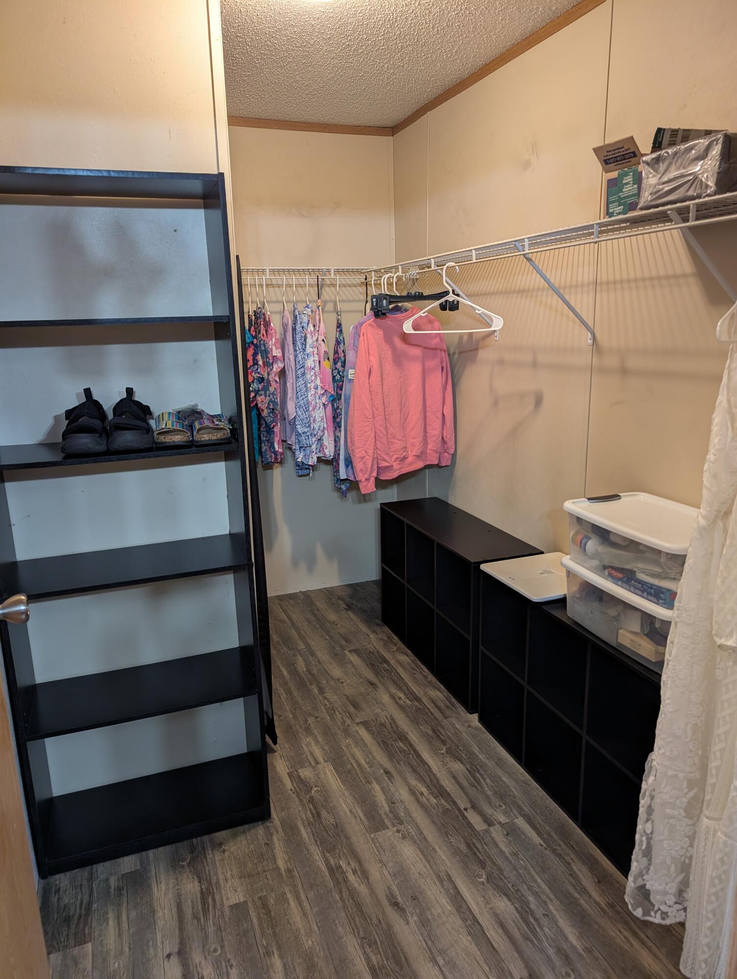 626 West River Road Muskegon, MI 49445 - Photo 19 of 28 River Walk in closet
