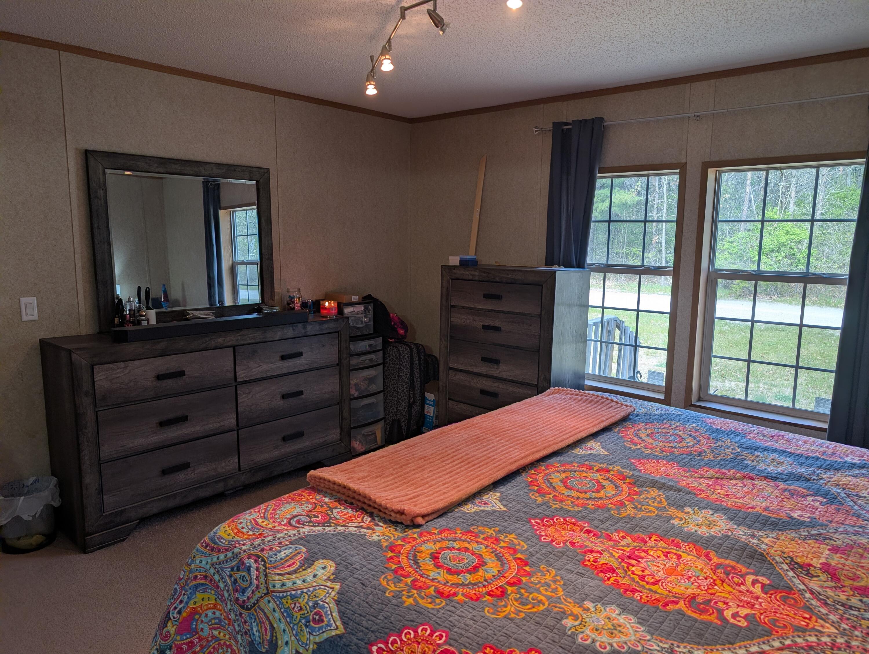 626 West River Road Muskegon, MI 49445 - Photo 20 of 28 River primary bed 1
