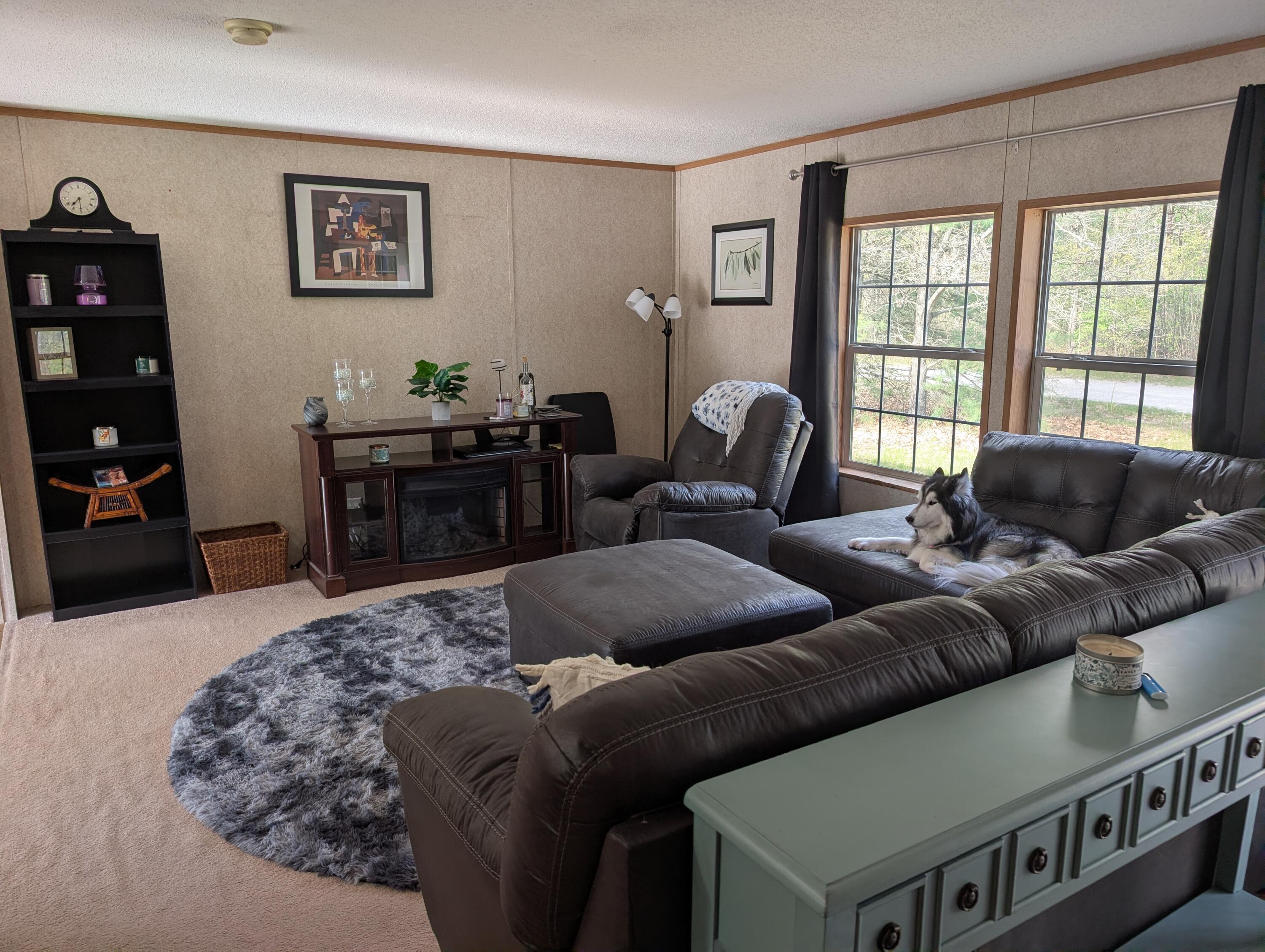 626 West River Road Muskegon, MI 49445 - Photo 9 of 28 River living room 1