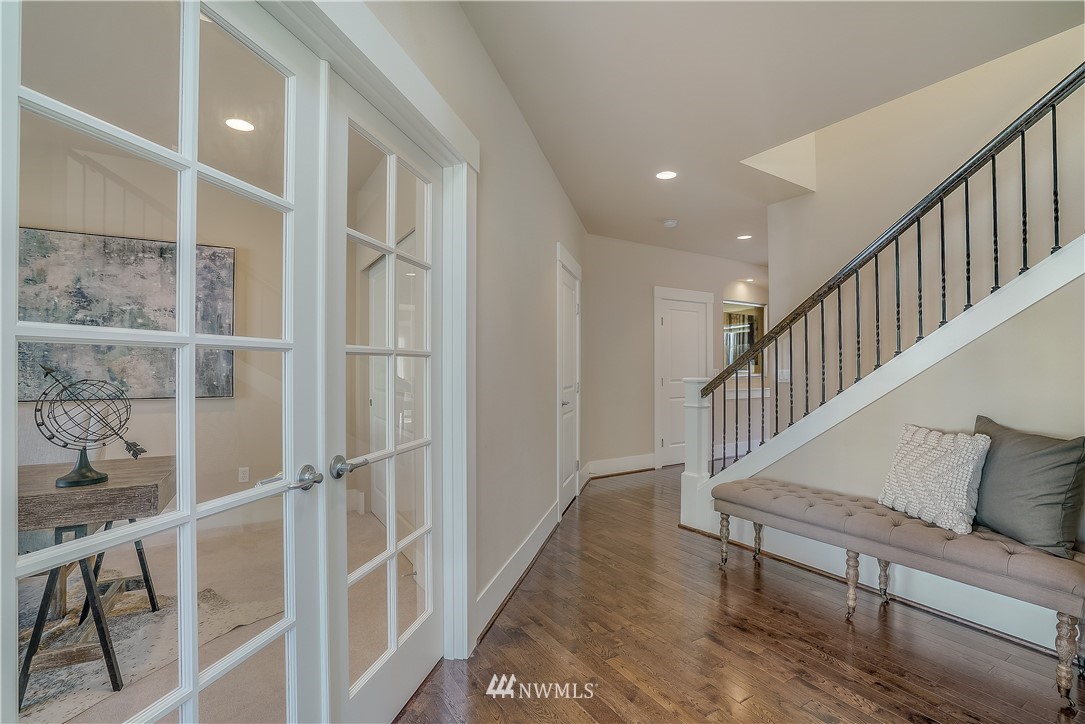 5221 Northeast 9th Place Renton, WA 98059 - Photo 3 of 25 Gallery Image 3