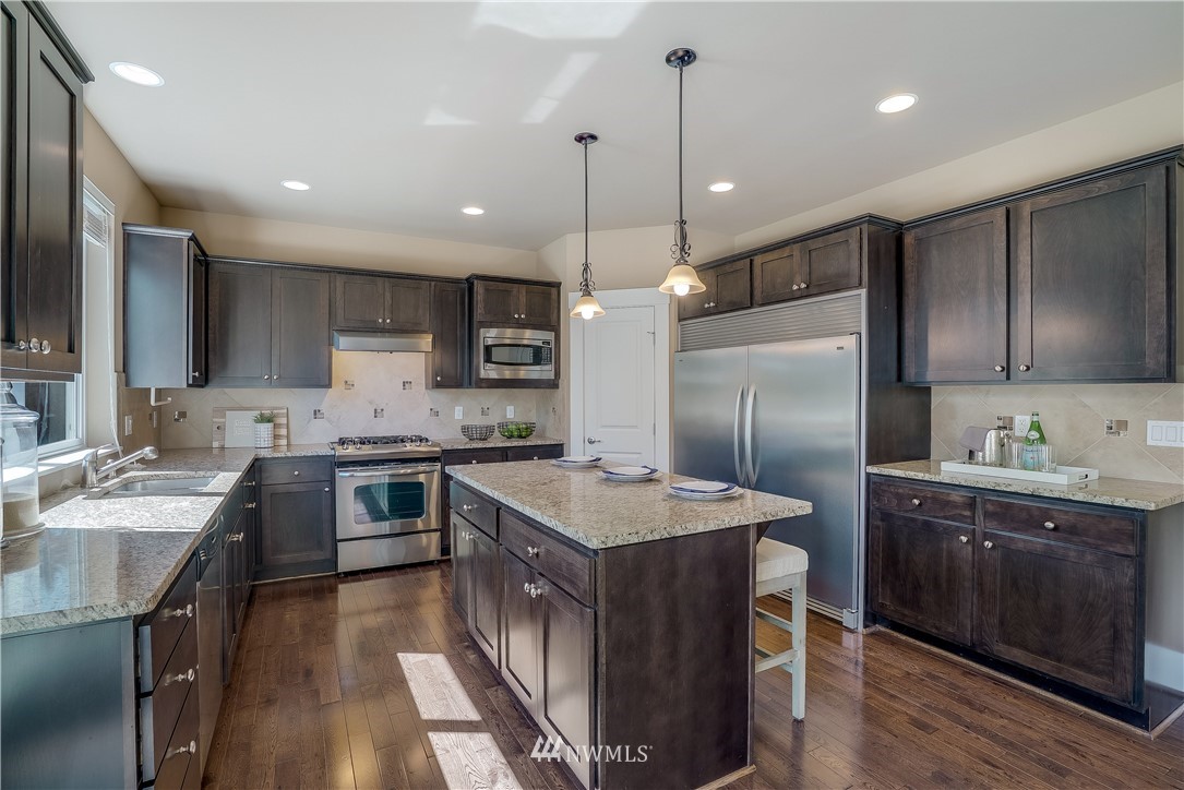 5221 Northeast 9th Place Renton, WA 98059 - Photo 9 of 25 Gallery Image 9