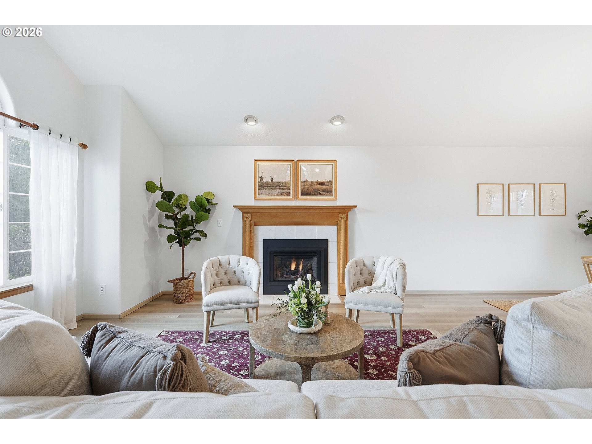 20244 Southwest 93rd Avenue Tualatin, OR 97062 - Photo 2 of 33 Living Room