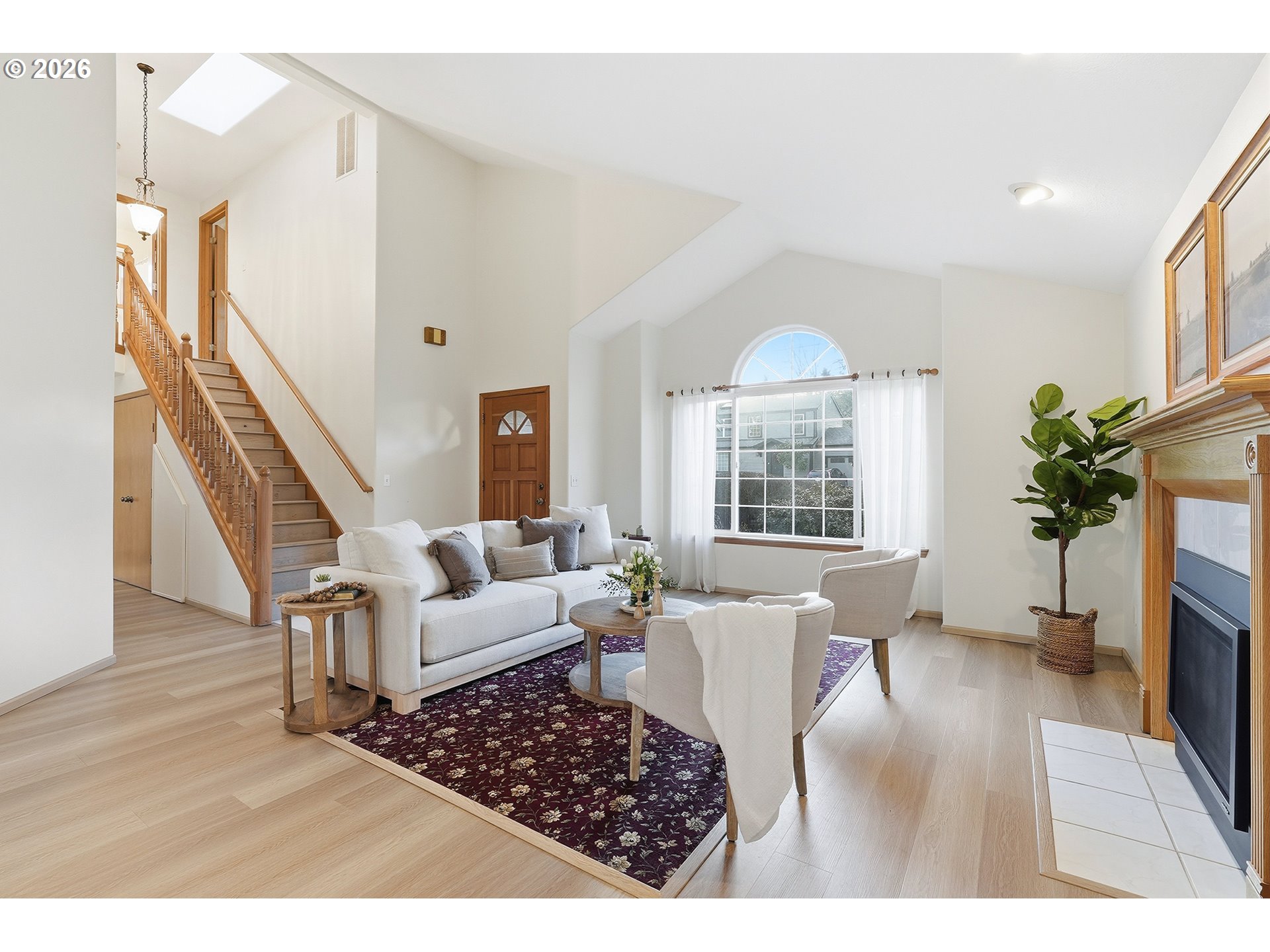 20244 Southwest 93rd Avenue Tualatin, OR 97062 - Photo 3 of 33 Living Room