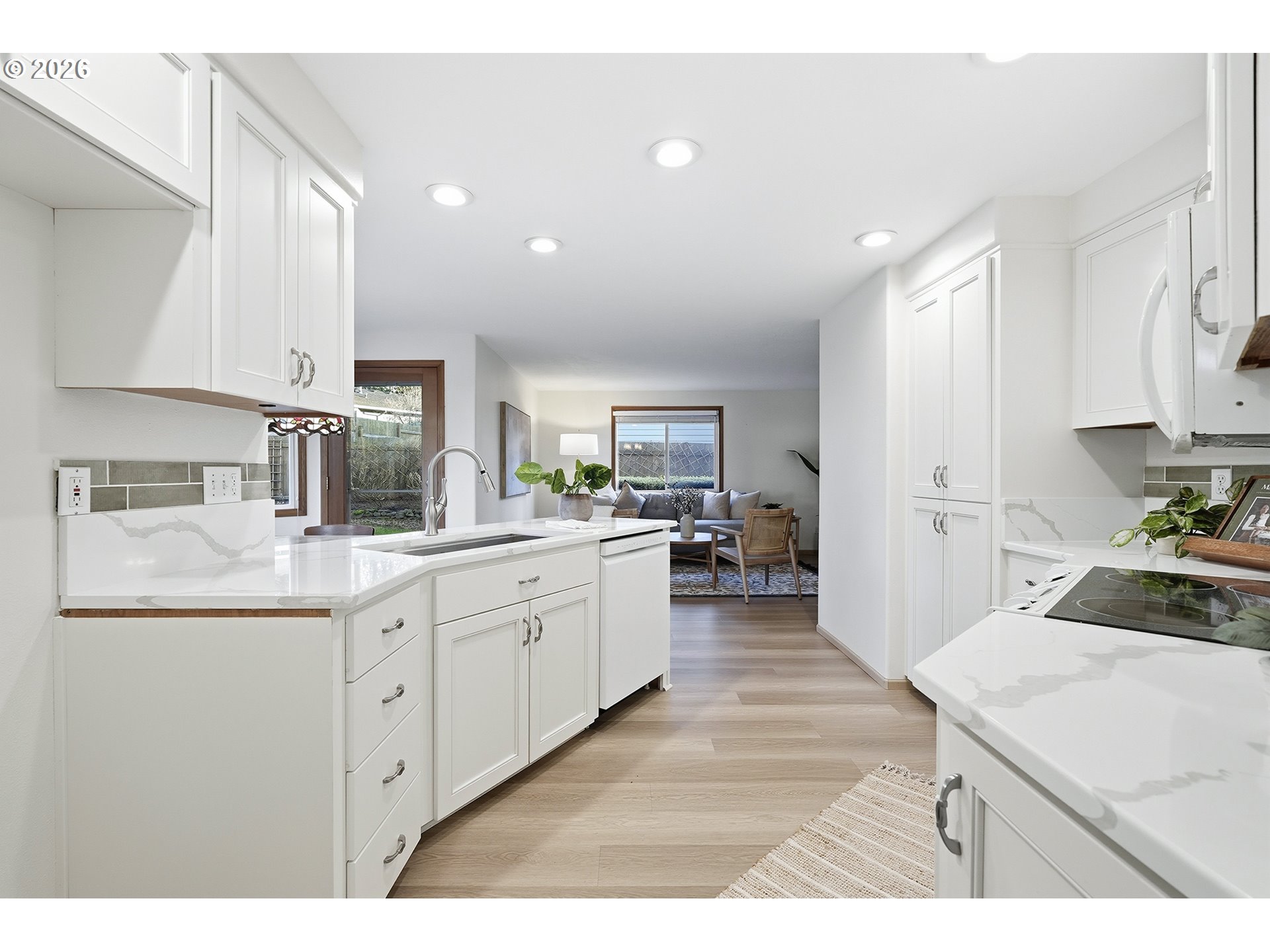 20244 Southwest 93rd Avenue Tualatin, OR 97062 - Photo 10 of 33 Kitchen