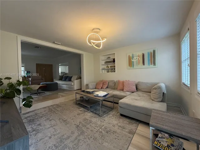 $16,000 | 5371 North Bay Road, Miami Beach, FL 33140