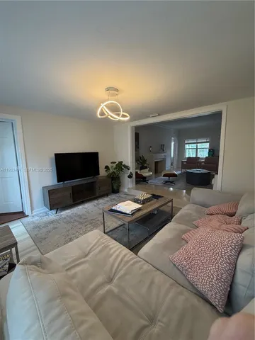 $16,000 | 5371 North Bay Road, Miami Beach, FL 33140