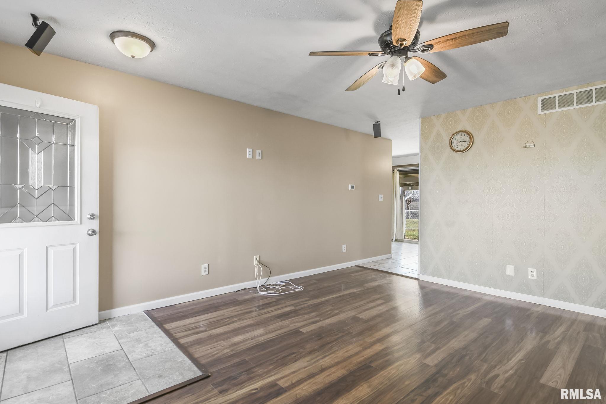 3916 Marie Drive Springfield, IL 62707 - Photo 3 of 29