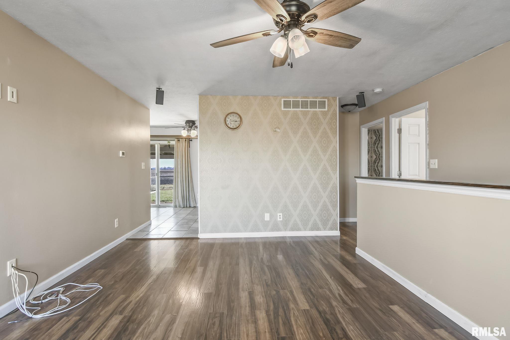 3916 Marie Drive Springfield, IL 62707 - Photo 4 of 29