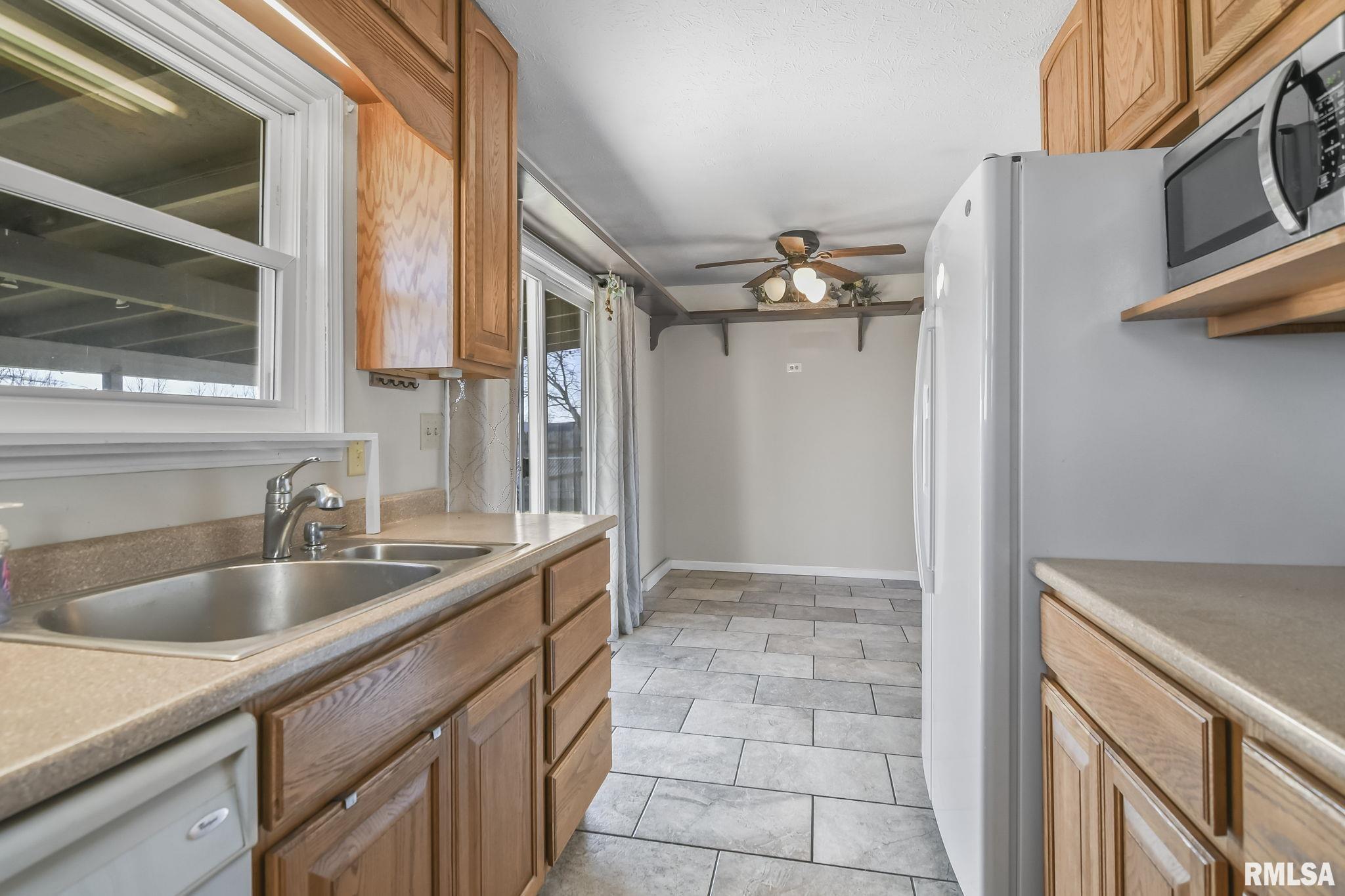3916 Marie Drive Springfield, IL 62707 - Photo 6 of 29