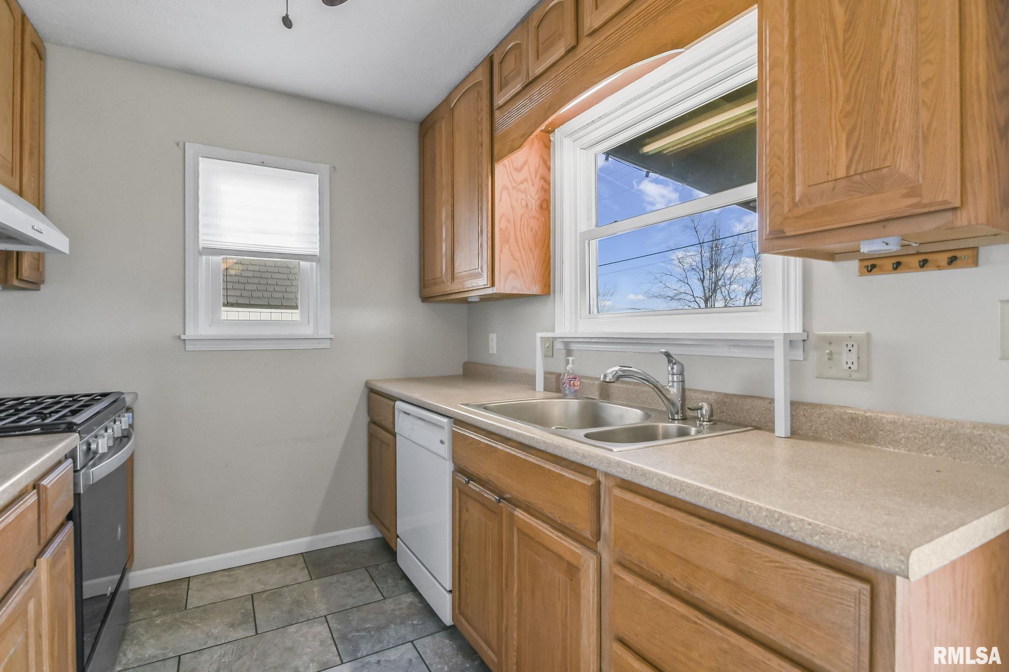 3916 Marie Drive Springfield, IL 62707 - Photo 9 of 29