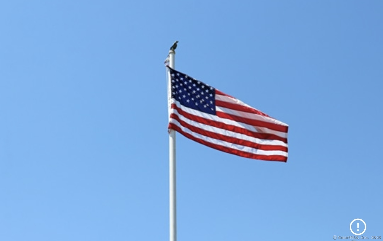 560 Fairfield Beach Road Fairfield, CT 06824 - Photo 38 of 38 a view of entryway