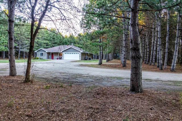 $389,900 | 36915 Oak Point Drive, New York Mills, MN 56567