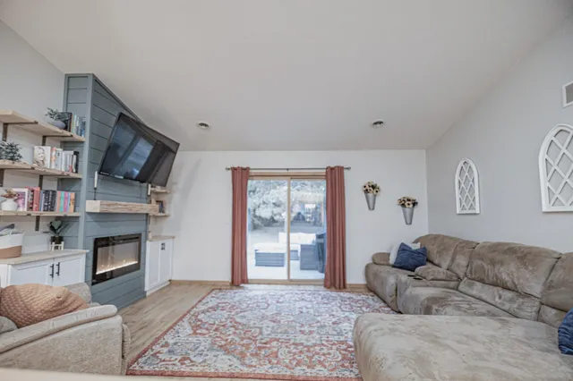 $389,900 | 36915 Oak Point Drive, New York Mills, MN 56567