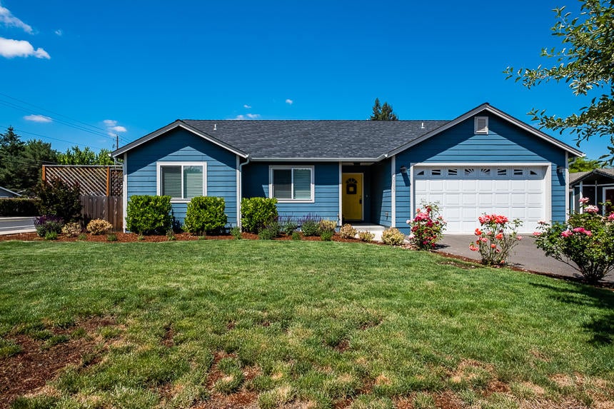 3003 Cheltenham Way Medford, OR 97504 - Photo 1 of 32 3003 Cheltenham-1