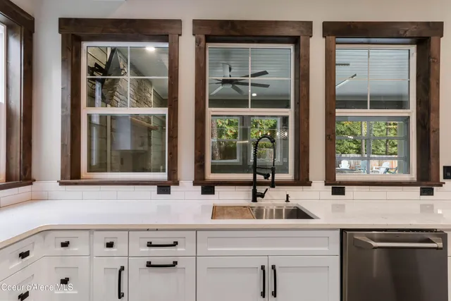 $2,850,000 | 399 Forest Knolls Drive, Sandpoint, ID 83864