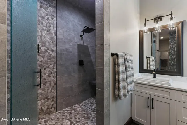 $2,850,000 | 399 Forest Knolls Drive, Sandpoint, ID 83864