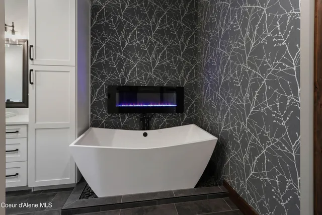 $2,850,000 | 399 Forest Knolls Drive, Sandpoint, ID 83864