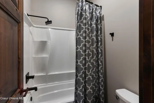 $2,850,000 | 399 Forest Knolls Drive, Sandpoint, ID 83864