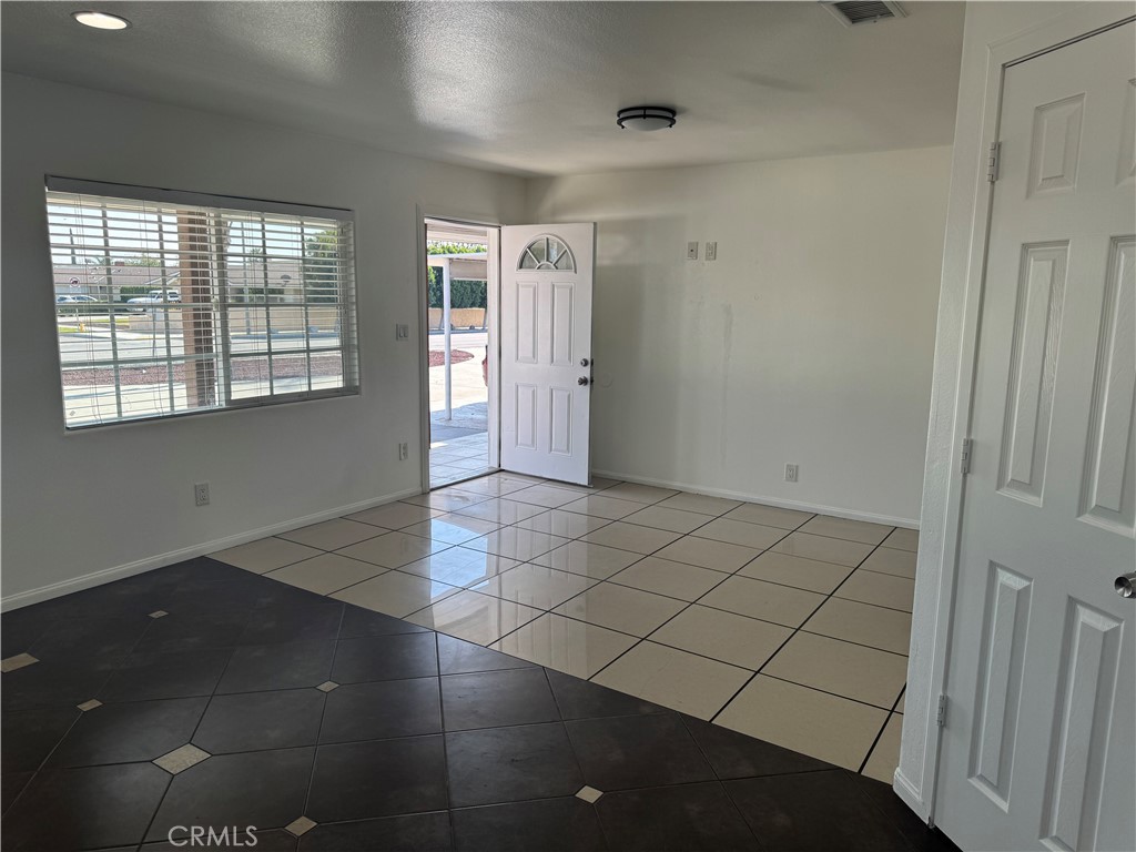 10674 Locust Avenue Bloomington, CA 92316 - Photo 27 of 50