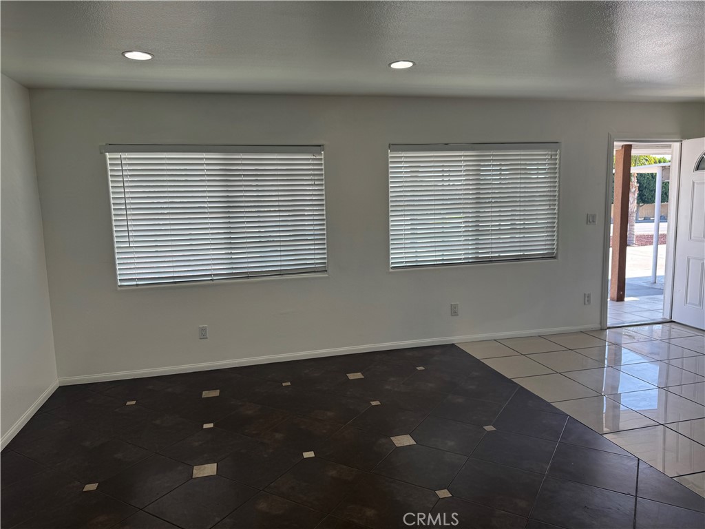 10674 Locust Avenue Bloomington, CA 92316 - Photo 28 of 50