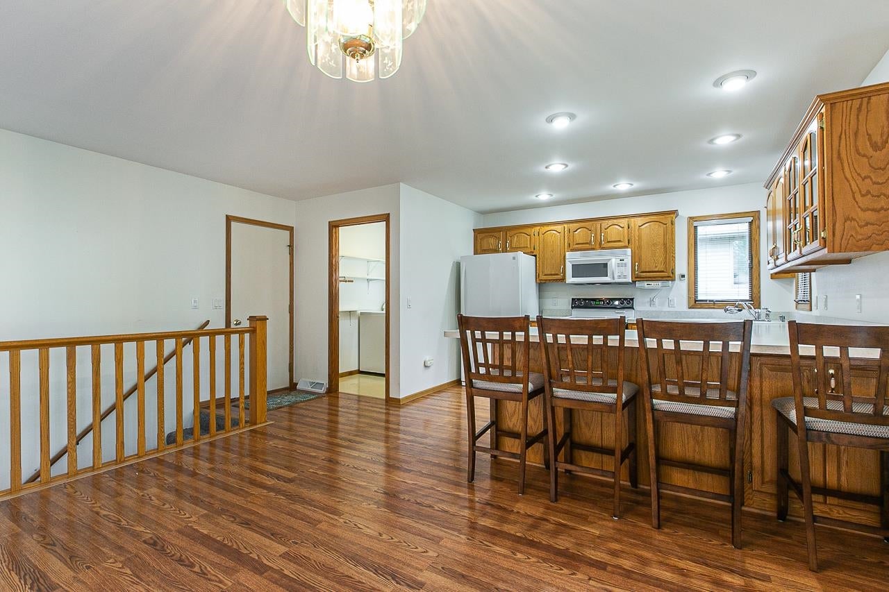 2260 Yorktown Road Dubuque, IA 52002 - Photo 5 of 28 Gallery Image 5