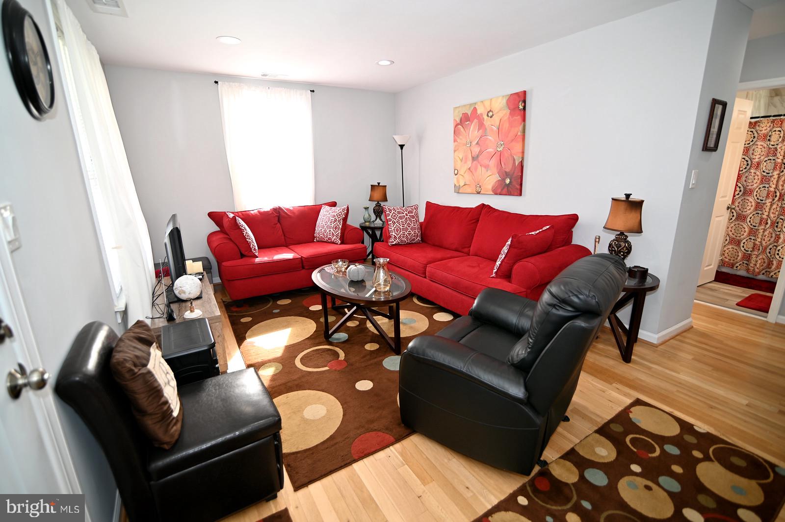 6711 Larkspur Road Morningside, MD 20746 - Photo 3 of 50 LIVING ROOM