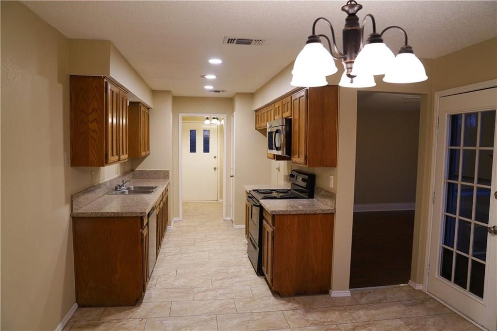 7624 Cedarhill Road Watauga, TX 76148 - Photo 5 of 11 Gallery Image 5