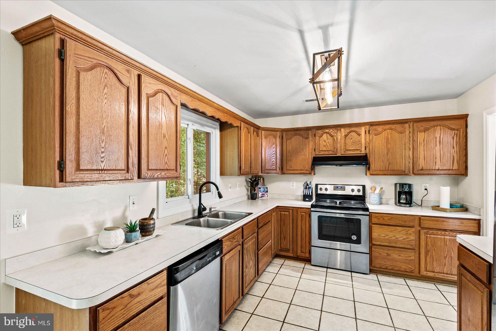 145 Meadows Road Fredericksburg, VA 22406 - Photo 13 of 51 Gallery Image 13