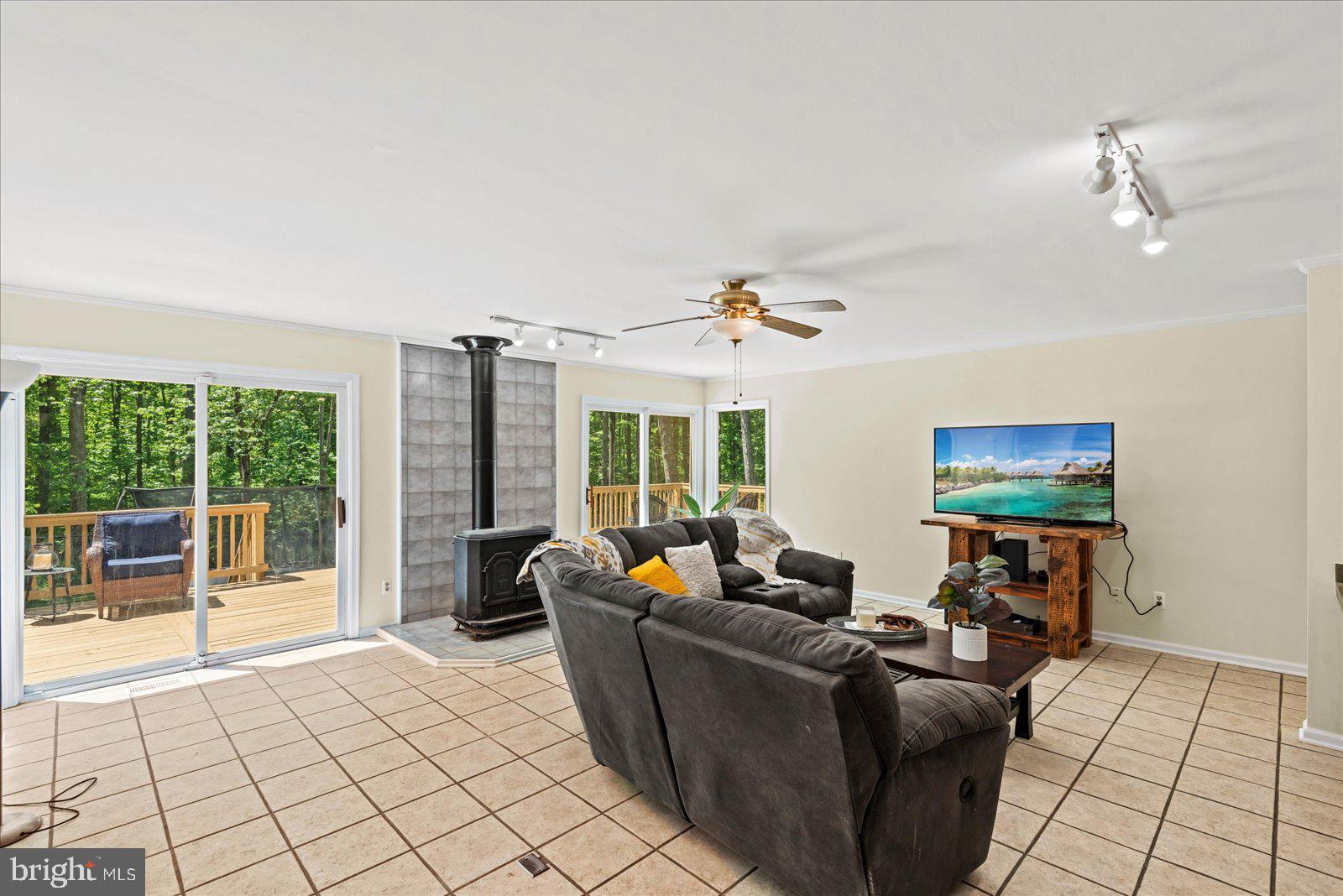 145 Meadows Road Fredericksburg, VA 22406 - Photo 7 of 51 Gallery Image 7