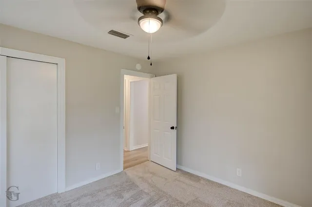 a view of a chandelier fan and entryway