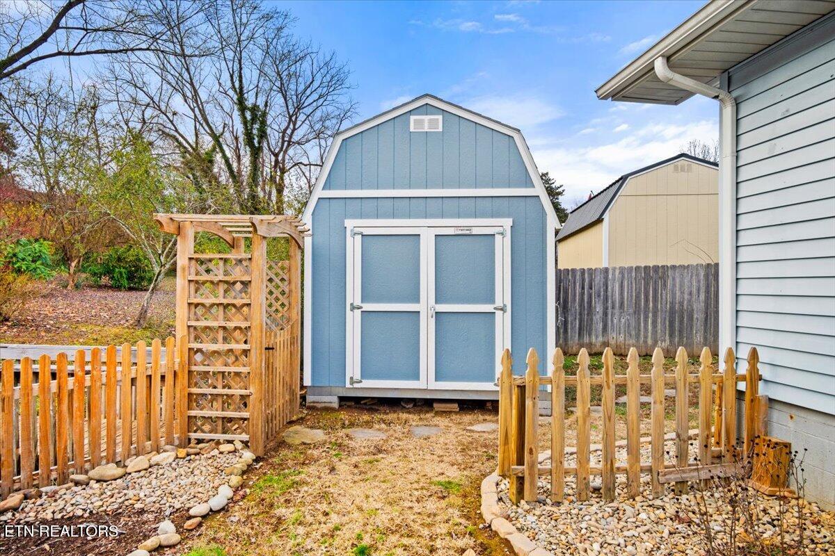 106 West Pawley Road Oak Ridge, TN 37830 - Photo 31 of 42 31-Shed