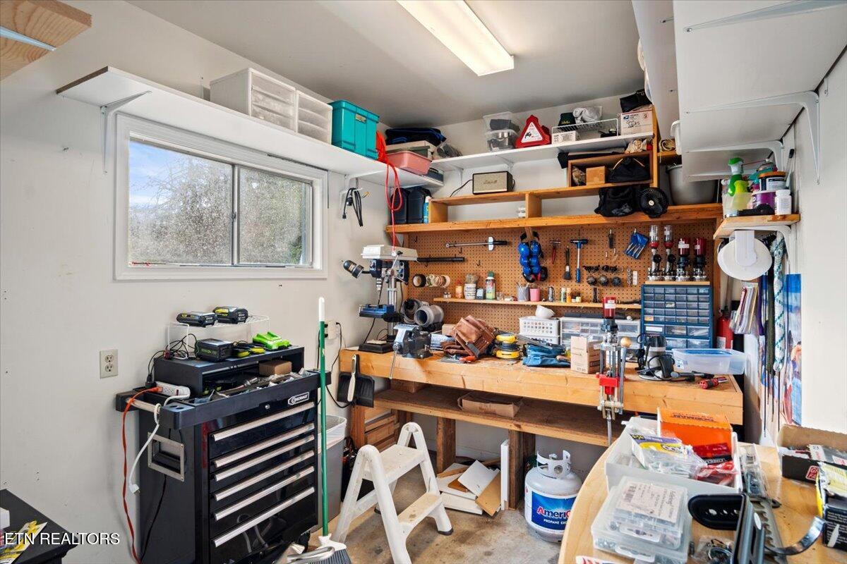106 West Pawley Road Oak Ridge, TN 37830 - Photo 37 of 42 37-Workshop