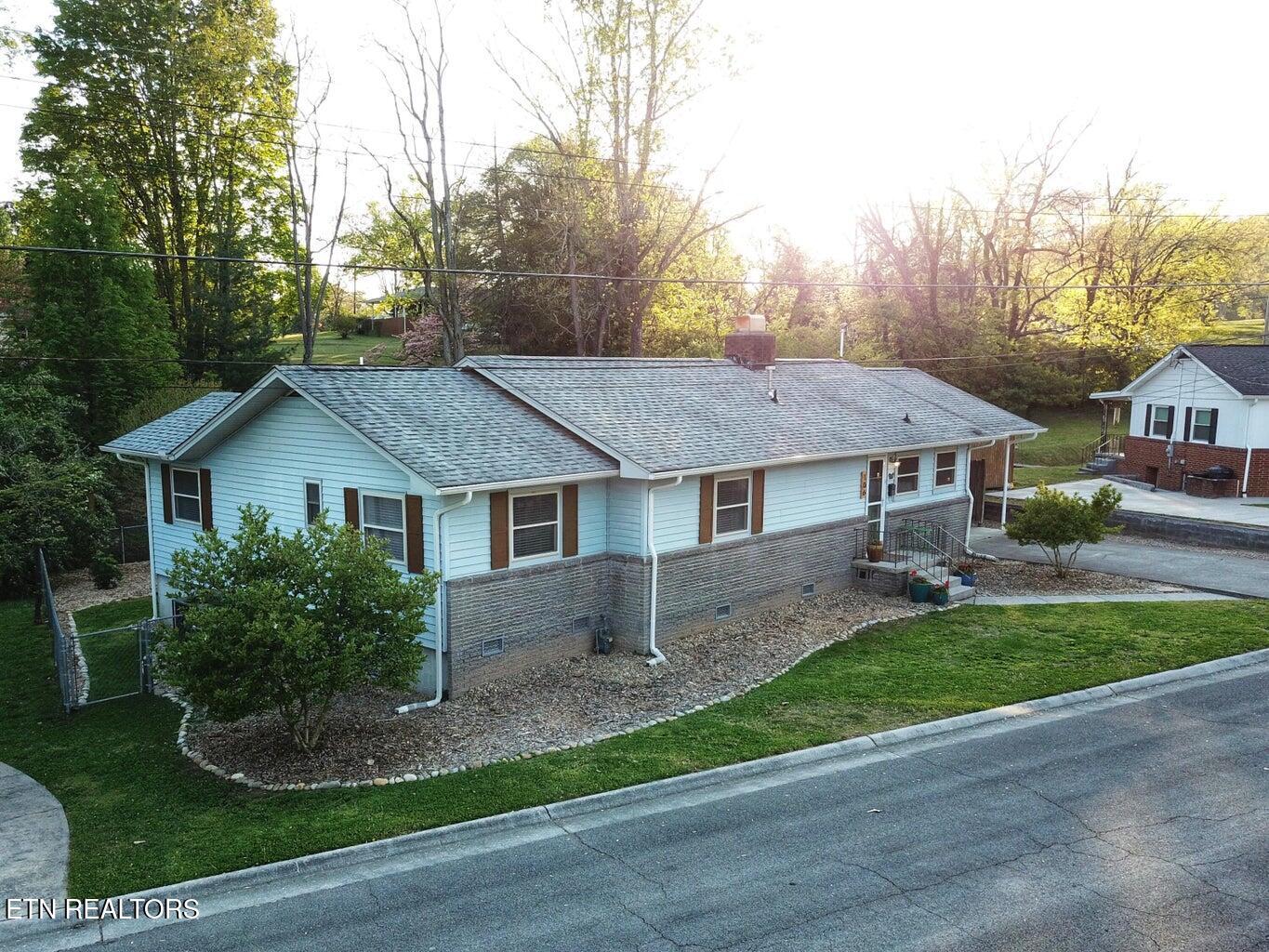 106 West Pawley Road Oak Ridge, TN 37830 - Photo 41 of 42 springtime