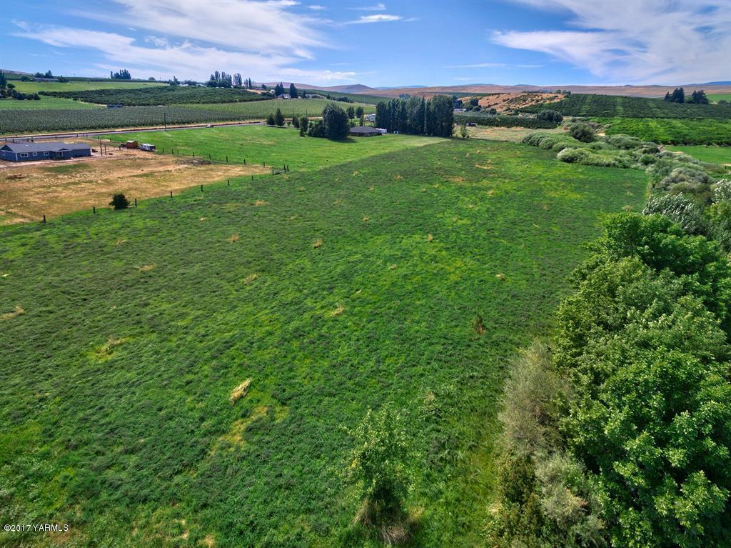 351 Sharp Road Tieton, WA 98947 - Photo 3 of 21 an aerial view of a houses with outdoor space and green space